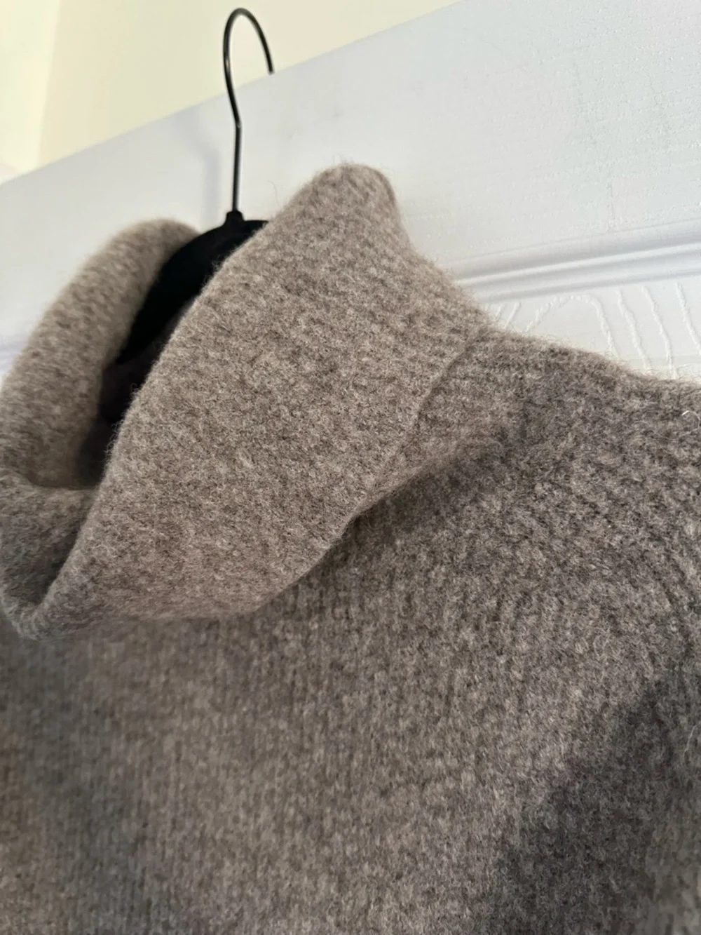 Size XS Aritzia Community Women’s Wool Yak Turtleneck Sweater Cozy Knit - Picture 4 of 7